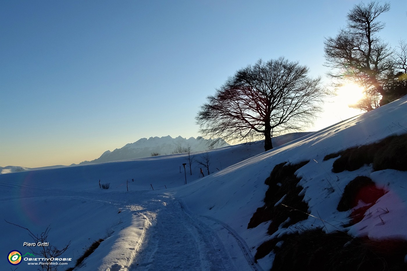95 Il sole si abbassa e colora il paesaggio.JPG